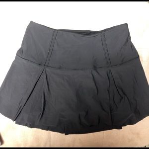 Black lululemon skirt size 4